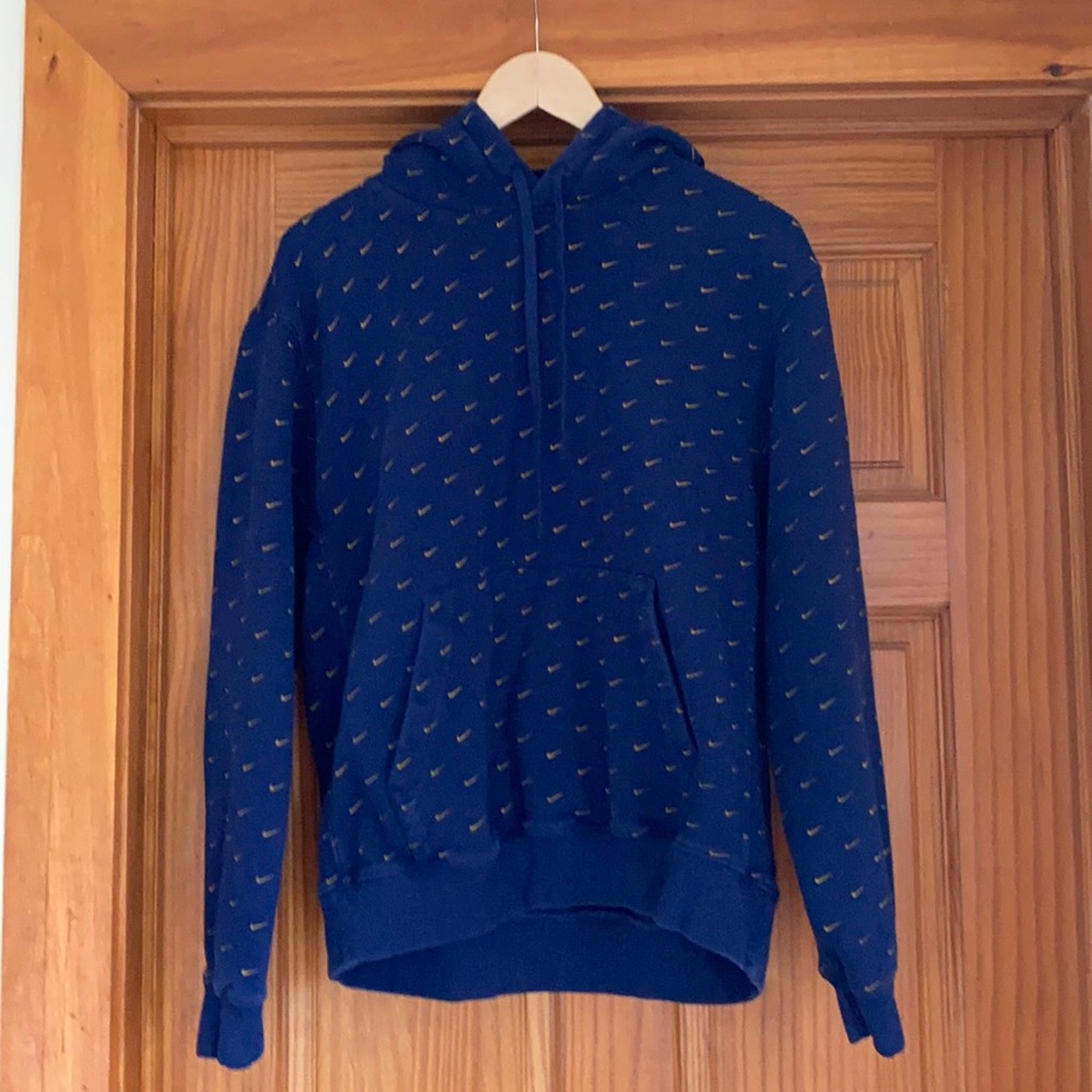 EUC Nike Swoosh Hoodie size M